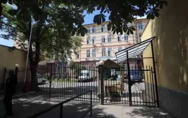 Може би затворниците трябва да подписват декларация, че ако избягат, са съгласни имената им да бъдат огласени.