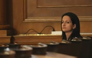  Едва тази година КФН си направи труда да анализира от какво основно идват приходите на някои от застрахователните компании. На снимката: Шефката на КФН Карина Караиванова.