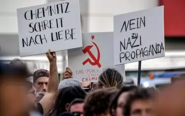 В Кьолн се състояха демонстрации в подкрепа на крайнодесния марш в Кемниц и срещу него. Контрадемонстрацията излезе с лозунг "Не на нацистката пропагада".

