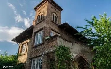 През февруари 2018 г. Къщата с кулата в Лозенец бе разрушена, след като 10 г. по-рано й бе отнет статутът на паметник на културата, тъй като до нея се извисиха 5-етажни блокове.