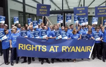  Германски пилоти на „Райънеър“ стачукват на летището във Франкфурт на Майн. 