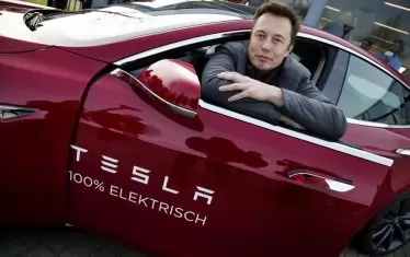 Мъск иска да продаде акции на Tesla, ако това ще спаси света от глад