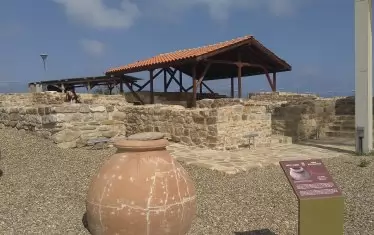 Археологическият обект в Бяла на нос Свети Атанас е изключително приятно място. Но е почти недостъпно чрез обществен транспорт.