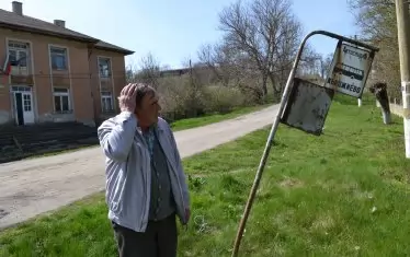 Заради обезлюдяването автобуси до селищата спряха да вървят, след това спряха и до туристическите обекти. Кръгът се затваря, а на хората им остава просто да се хванат за главата.  