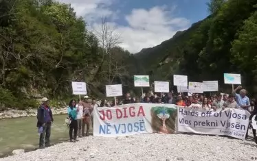  Протест срещу строежа на ВЕЦ на река Вьоса.