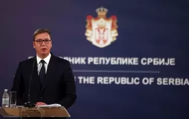 Опозицията обвинява сръбския президент Александър Вучич, че иска по този начин да затвърди още повече своята власт. 