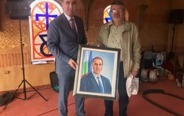 Зам.-шефът на партията вече е твърде голям, за да падне лесно. 