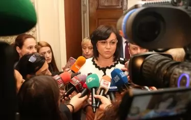 На Корнелия Нинова постоянно й се налага да обяснява защо БСП не предлага убедителна алтернатива.