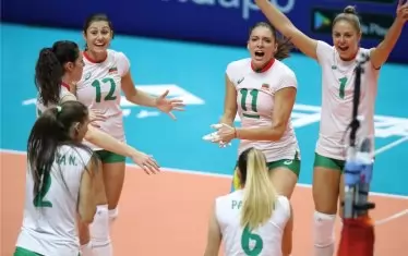  Българските волейболистки се радват след поредна спечелена точка.