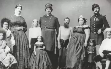 Обща снимка на част от героите, които Бърнам е показвал в пътуващ цирк - трима великани, двама албиноси, две джуджета, две черкезки красавици, взети от Северен Кавказ...
Мошеническите номера на Барнъм водят до това да се нарече психологически ефект на негово име. Ефектът на Барнъм  (Форер) е констатацията, че хората дават висока оценка за точността на описания на своя характер, за които им се казва, че са написани лично за тях, а всъщност са неясни и достатъчно общи, така че да прилягат на възможно най-голям кръг хора. Този ефект отчасти обяснява широкото възприемане на вярването за точността на астрологията, графологията, биоритмите, гадателството, хиромантията, както и някои личностни тестове.