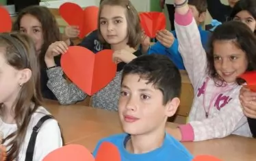 Повечето от децата, преминали обучението, наричат тези часове "различните", защото в тях се говори по теми, които не се повдигат другаде.