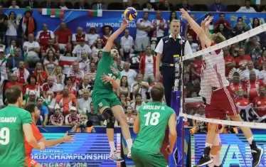 По време на мача срещу Полша във Варна българските национали се чувстваха до голяма степен като гости, след като над 3000 запалянковци на "дружина полска" изпълниха трибуните на зала "Конгресна" в ДКС.