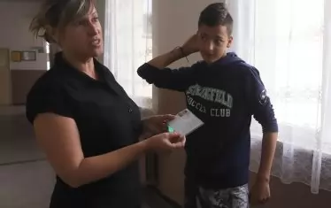 Иван, един от младите огнеборци, чака с нетърпение първите занимания по пожароопасност. Училищният отряд от години печели челните места на републиканските състезания.