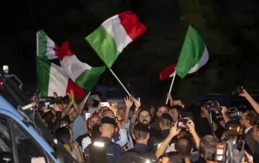  Италианци протестират срещу приема на мигранти. Категоричната позиция на Матео Салвини по въпроса сериозно повиши популярността му.  