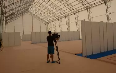 Организаторите на световното първенство по художествена гимнастика в София (10-16 септември) показаха в понеделник новата временна тренировъчна зала, която е изградена на паркинга пред "Арена Армеец". Тя носи името "Златните момичета" и покрива всички стандарти на международната федерация (FIG).