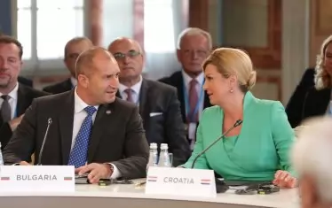  От президентстото оправдаха забавянето на указа са освобождаването на главния секретар на МВР с участието на Румен Радев в заседанието на групата "Арайолуш" в Латвия.