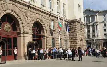 Заради протеста Денят на отворените врати в президентството вчера премина под засилена охрана.