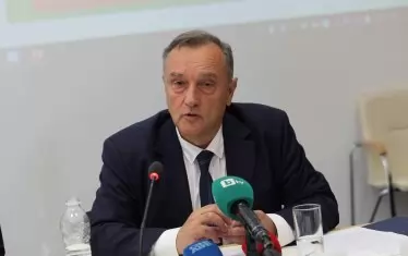  Шефът на АПИ не вижда причина да освободи поста. 