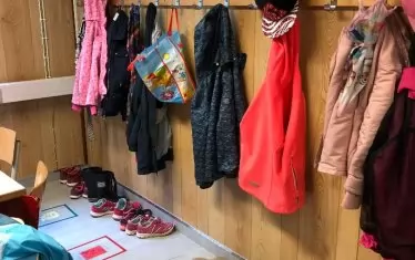 Учениците ходят по чорапи, защото финландците вярват, че ученето освен забавно, трябва да е и удобно.