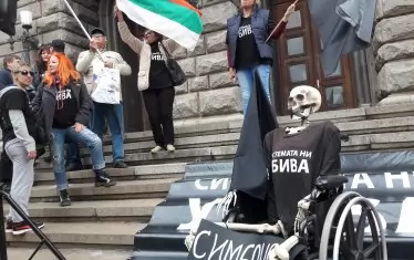  Протестът на майките бе неглежиран, охулван, разцепван... Но те не се предадоха и успяха да отстоят своите искания