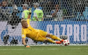 Датският вратар Каспер Шмайхел бе сред най-добрите на поста си по време на световното първенство, но тимът му нямаше късмет и отпадна на 1/8-финалите след изпълнение на дузпи срещу бъдещия финалист Хърватия.