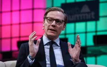  Основателят на "Кеймбридж аналитика" Александър Никс действат заедно по схемата за "златните паспорти" в Карибите. 