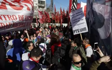 Четвъртата обща стачка в края на септември събра десетки хиляди на протест в центъра на Буенос Айрес.