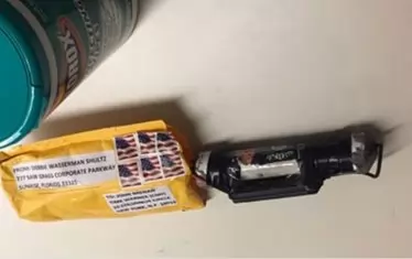 CNN показа бомбата, изпратена до офиса на телевизията в Ню Йорк.