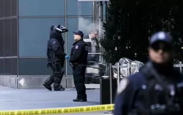  Сапьори на полицията наводниха Манхатън заради изпратени бомби до критиците на Тръмп. 