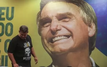 Заради повсеместната корупция при бившето ляво управление голяма част от по-темпераментните бразилци са решили да заложат сега на крайнодесния кандидат Жаир Болсонаро. 