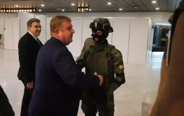 Парламентът върна срочната военна служба - засега само доброволно
