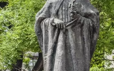 Паметникът на Патриарх Евтимий