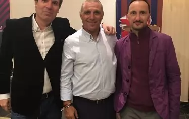 "Саламанка днес. С две спортни легенди на България", написа Силвио Данаилов (вляво) към снимката си с Христо Стоичков и Веселин Топалов след церемонията по награждаване на шахматния фестивал в испанския град в събота.