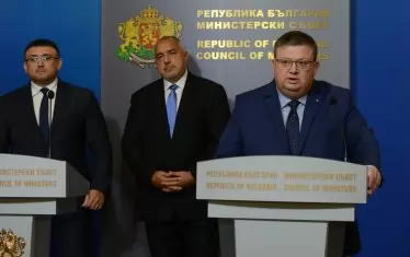  Вътрешният министър Младен Маринов и главният прокурор Сотир Цацаров бяха толкова ангажирани, че провалиха спешната среща за подобряване на условията.