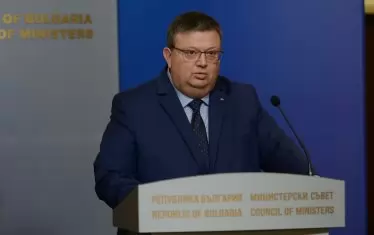 Цацаров се оплаква от забавено дело срещу депутат

