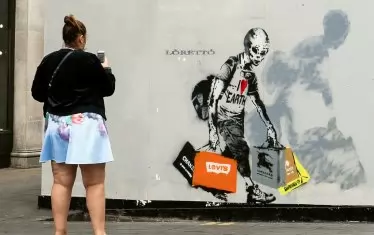  Изследователите на консуматорството от 1990-те чудесно описаха падналото състояние на човека, но не събраха смелост да посочат причините – иначе модерното човечество щеше да ги остракира незабавно.