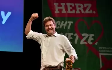  Съпредседателят на германските "Зелени" Роберт Хабек е новата политическа звезда в Германия. 