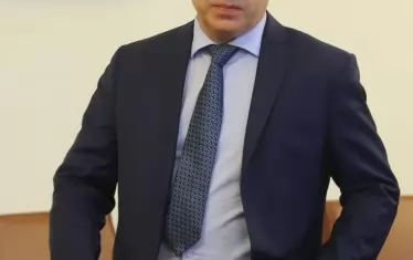 Земеделският министър Румен Порожанов е бивш шеф на фонд "Земеделие", но сега се прави на ни чул, ни видял.