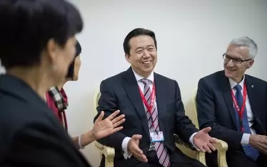  Мън в Бали като шеф на Интерпол