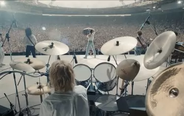  Изпълнението на Live Aid е един от върховите моменти в кариерата на "Куин" - и най-високата точка на филма.