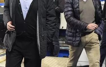  Руският олигарх предприе в "Челси" доста нетипични действия за собственик на клуб, като лично събеседва кандидатите за мениджъри. Един от успешните му ходове бе с Гуус Хидинк (вляво), който за два кратки престоя успя да стабилизира тима и дори спечели ФА къп през 2009 г.