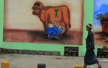  Графитите срещу Саудитска Арабия и западните страни могат да се видят навсякъде в столицата. 