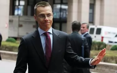 Александър Стуб  описа миналото столетие като доминирано от три идеологии в западния свят – фашизма, комунизма и либералната демокрация. Фашизмът умира през 1945-а, комунизмът през 1989-а. „Не искам 2016-а - с Бризхода, избора на Доналд Тръмп и ръста на популизма - да бъде смъртоносният пирон в ковчега на нашия начин на живот – либералната демокрация. Готов съм да застана на барикадата и да я защитавам”, обяви той.