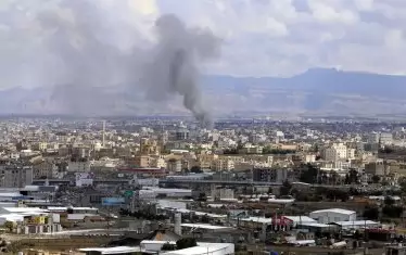  Докато хората гладуват и едвам свързват двата края, бомбите продължават да ги убиват. 