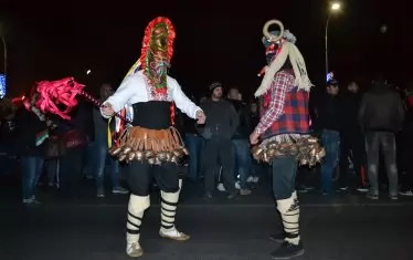  Кукери във вихъра