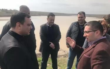  ...а вече бившите министри (тогава настоящи) Ивайло Московски и Николай Нанков не пропуснаха пролетната си обиколка на язовирите, които биха могли да прелеят.