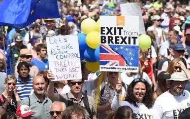 Гласуването е инструмент, който не може да угоди на всички.  Доказа го и напускането на ЕС от Великобритания - докато едни се радваха, други искаха прегласуване.