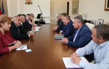 Преди дни Борисов се срещна с недоволните кметове на малки населени места и им обеща самостоятелни бюджети.