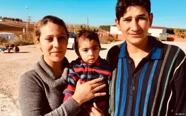 Силав и семейството ѝ от бежанския лагер в Тебен.