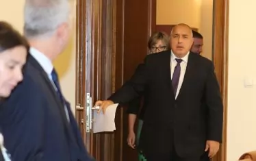  От време на време премиерът се присеща и нарежда на министрите си: "Съкращавайте чиновници!".